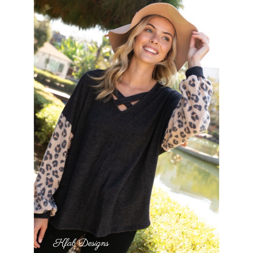 ❤️LAST 1! Soft Lace Up V Neck Animal Print Top! - Picture 10 of 14